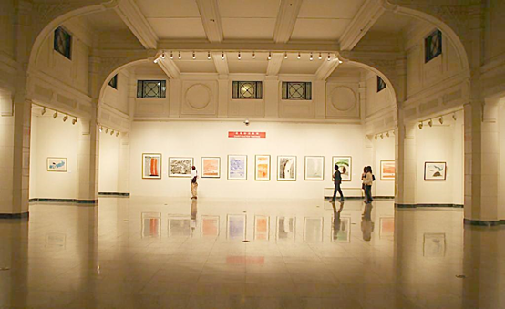 美術館網站設計的視覺效果如何展示？